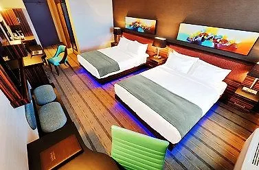 Applause Hotel Calgary Airport By Clique