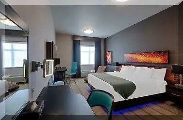 Applause Hotel Calgary Airport By Clique