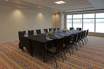 Applause Hotel Calgary Airport By Clique