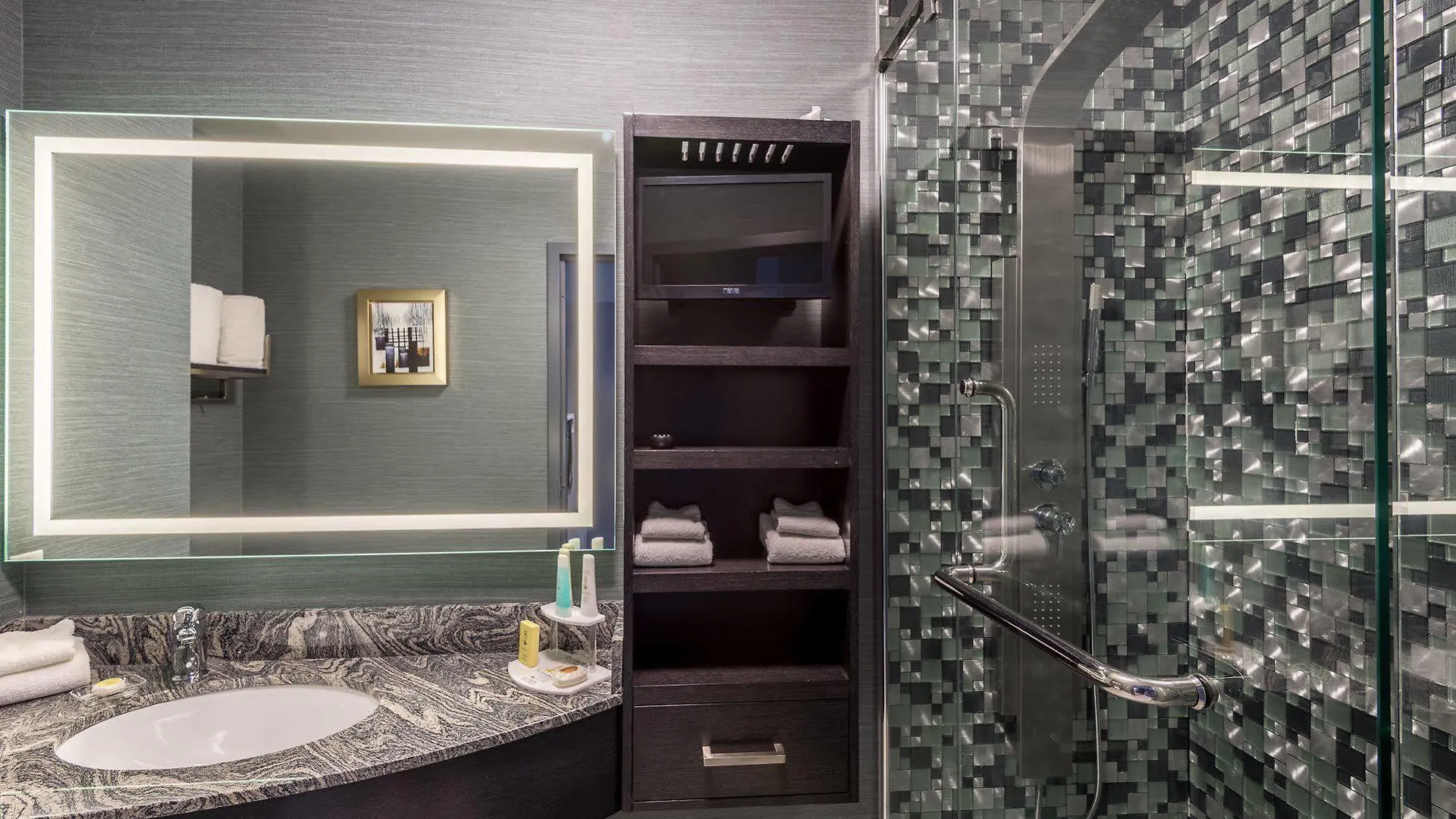 Applause Hotel Calgary Airport By Clique
