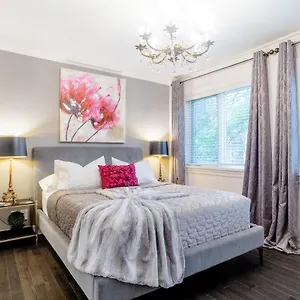 Gasthuis Downtown Luxury Victorian Retreat ****